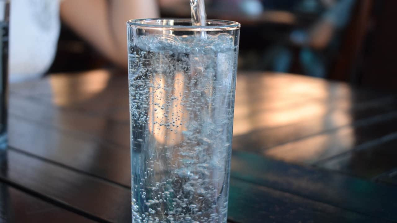 sparkling water is an healthy soda option